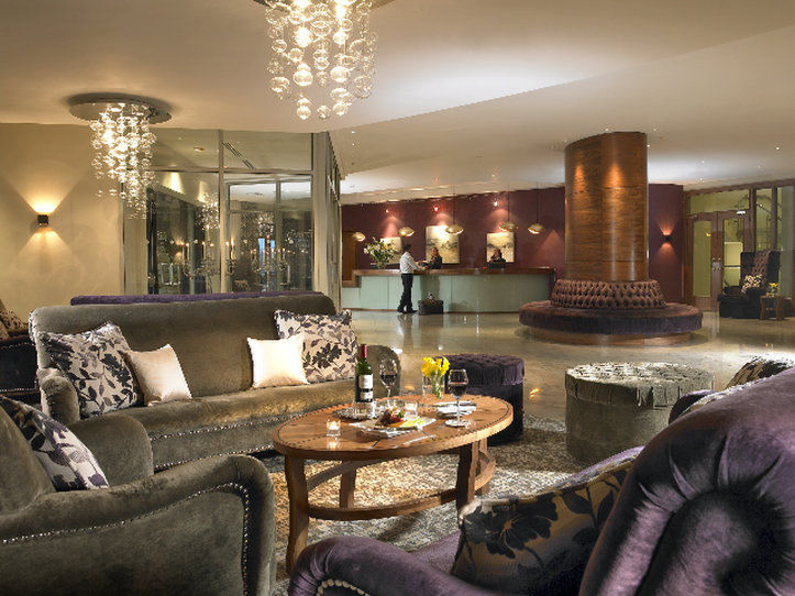 The Rose Hotel Τράλι Εστιατόριο φωτογραφία
